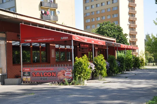 SALOON PUB - předzahrádka 2